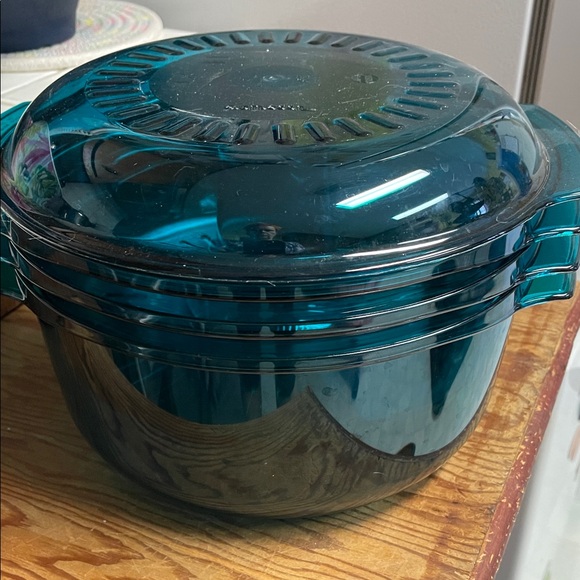 Tupperware Blue Casserole Dish with Lid - Picture 1 of 7